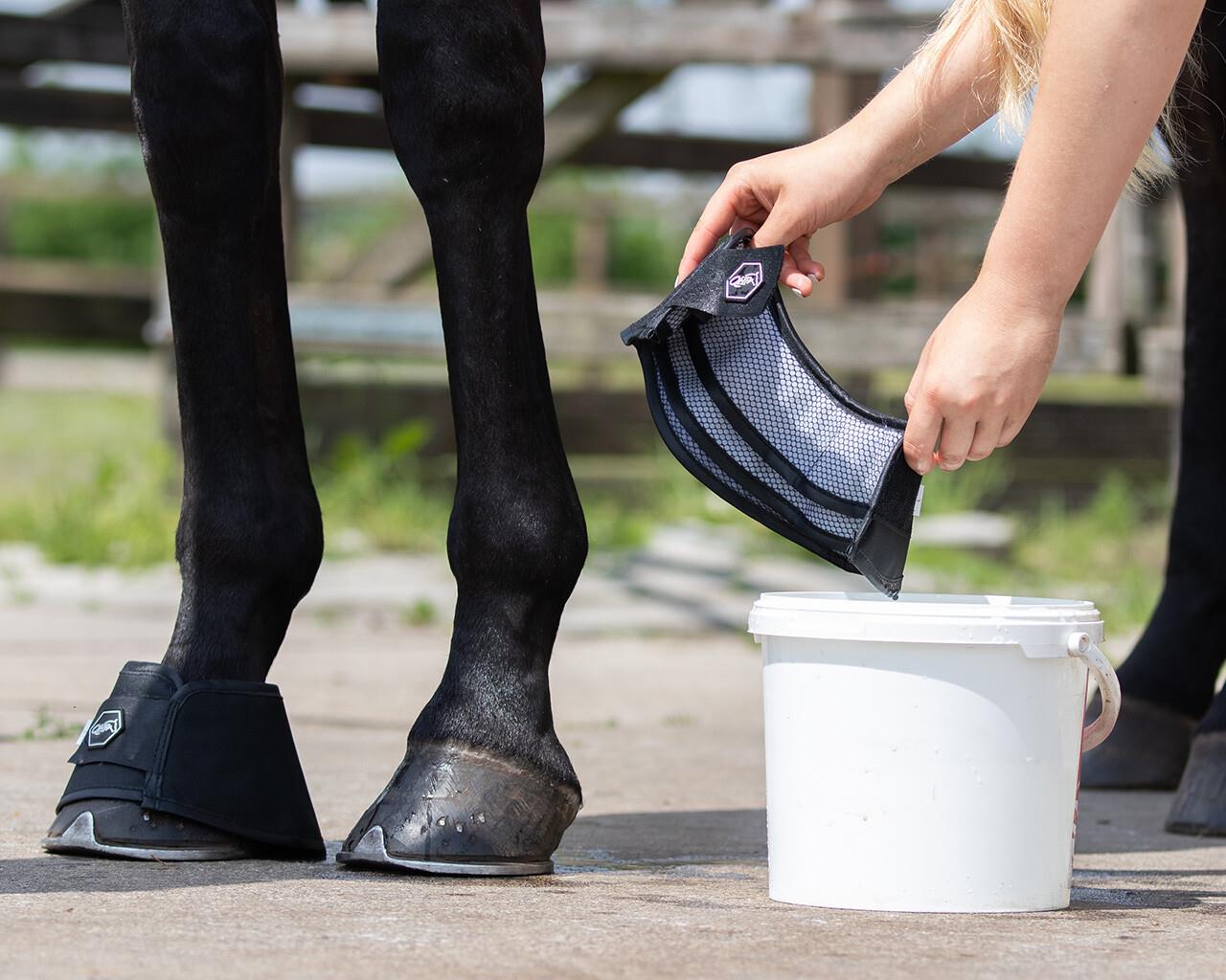 بوت آبرسان سم اسب QHP مدل Aqua Boots — 6