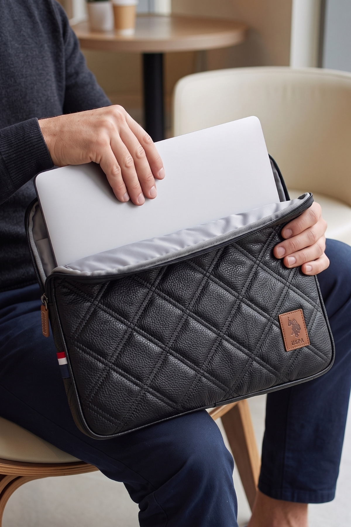 کیف محافظ تبلت، لپ‌تاپ و مک‌بوک U.S. Polo Assn. مدل 22508 مشکی — 4
