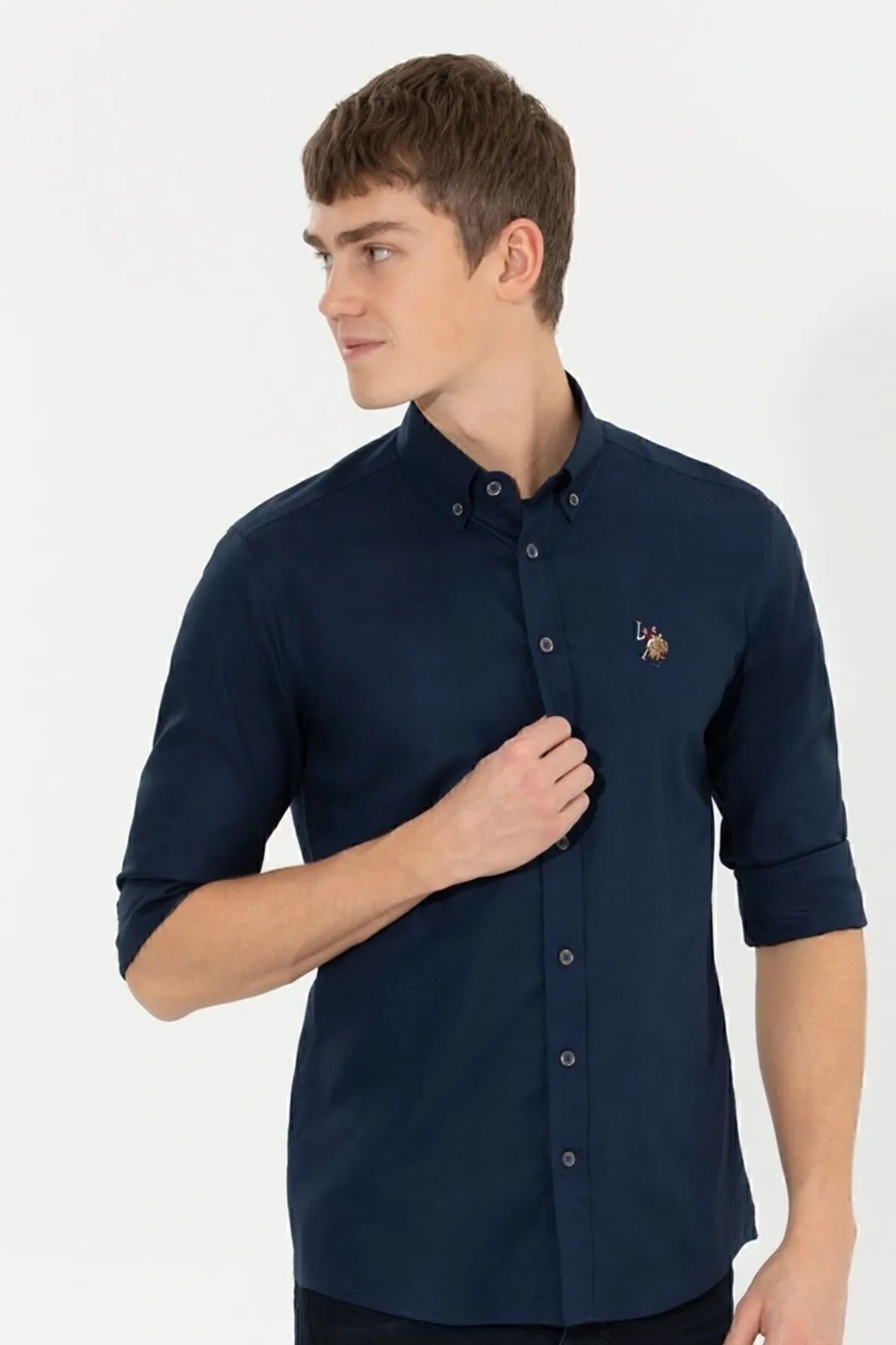 پیراهن مردانه اسلیمفیت U.S. Polo با لوگو و یقه دکمهدار، ۱۰۰٪ پنبه — 1