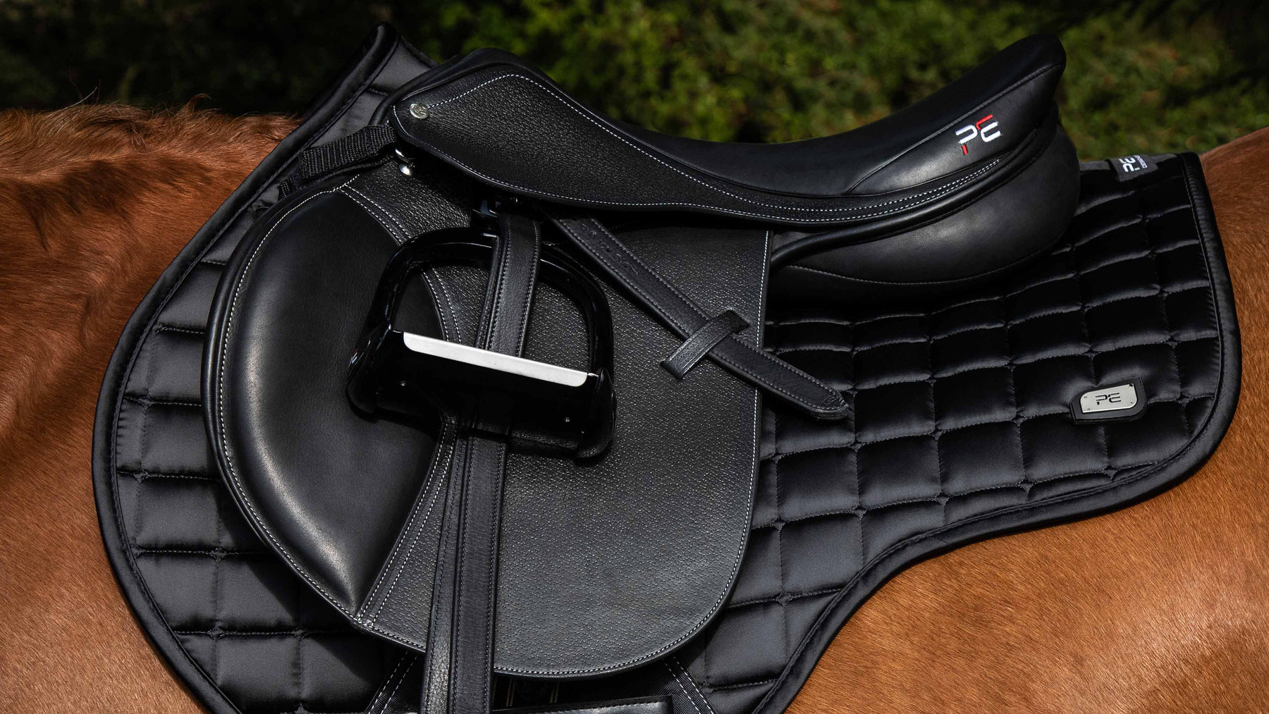 زین پرش نزدیکتماس چرمی Premier Equine
